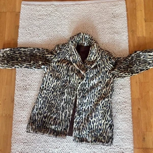 Leopardjacka - Nätt leopardjacka, stl 36. Inget märke, köpt second-hand (så helt unik)