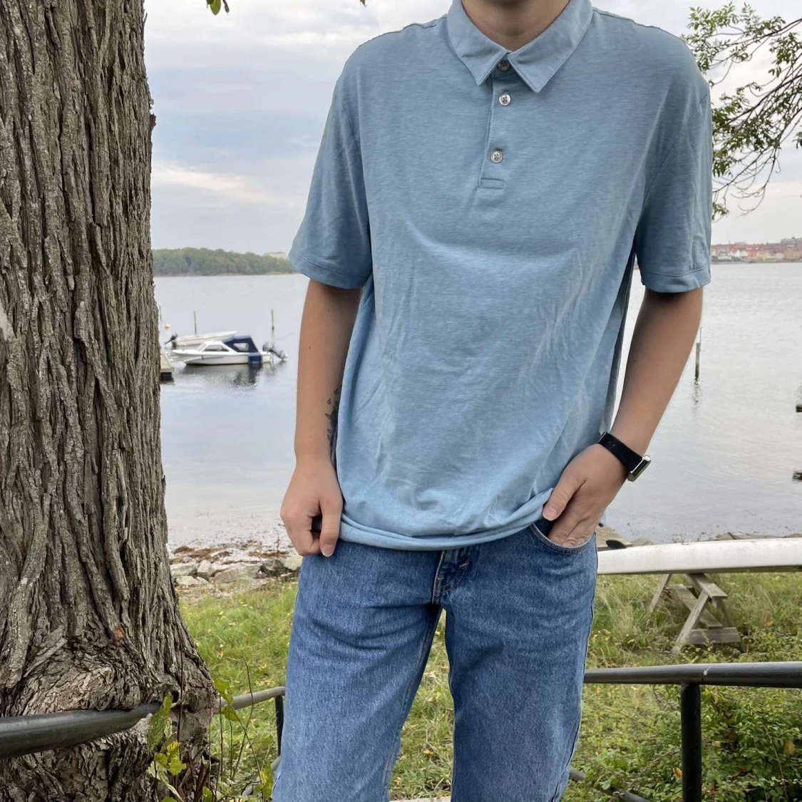 Ljusblå pikétröja