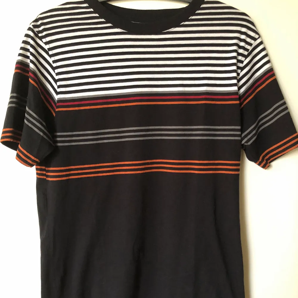 Retro 90’s Grunge Style Striped T-Shirt  Size small, fits like a regular men’s size small.  Excellent condition, no flaws or damage.  DM if you need exact size measurements.   Buyer pays for all shipping costs. All items sent with tracking number.   No swaps, no trades, no offers. . T-shirts.