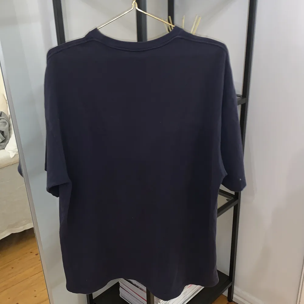 Authentic ofcourse, I ordered it online so I could look up if i can find the reciept. Og price 350€. Super good quality, soft T-shirt. It’s XS bit very oversized. It’s sush good quality, I’ve only handwashed the t-shirt. . Skjortor.