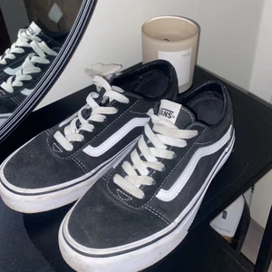 Vans  - Vans storlek 35 i mycket bra skick. Använda typ 2ggr