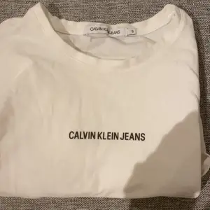 Nästan helt ny tröja från Calvin Klein, använd endast en handfull gånger. 