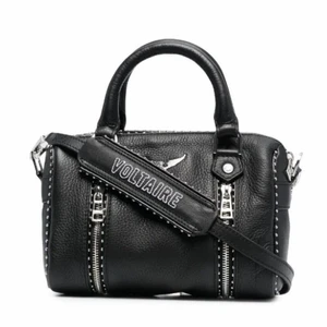 Zadig väska - Säljer min zadig & Voltaire väska då jag köpte en annan liknande. Köpte den i September nu i år så den är i väldigt bra skick! Skriv till mig för fler bilder. Äktighetsbevis och dustbag finns💕