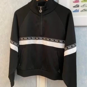 FILA-kofta - Skicket på koftan är bra. Inga skador. 