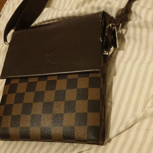Lv bag  - Säljer en lv bag pris: bud 