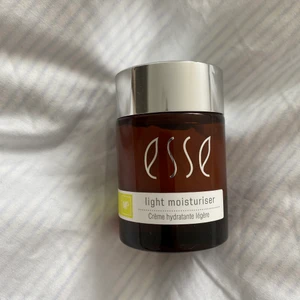 Esse light moisturiser - Esse light moisturiser. Testad 3ggr cirka. Nypris 499kr