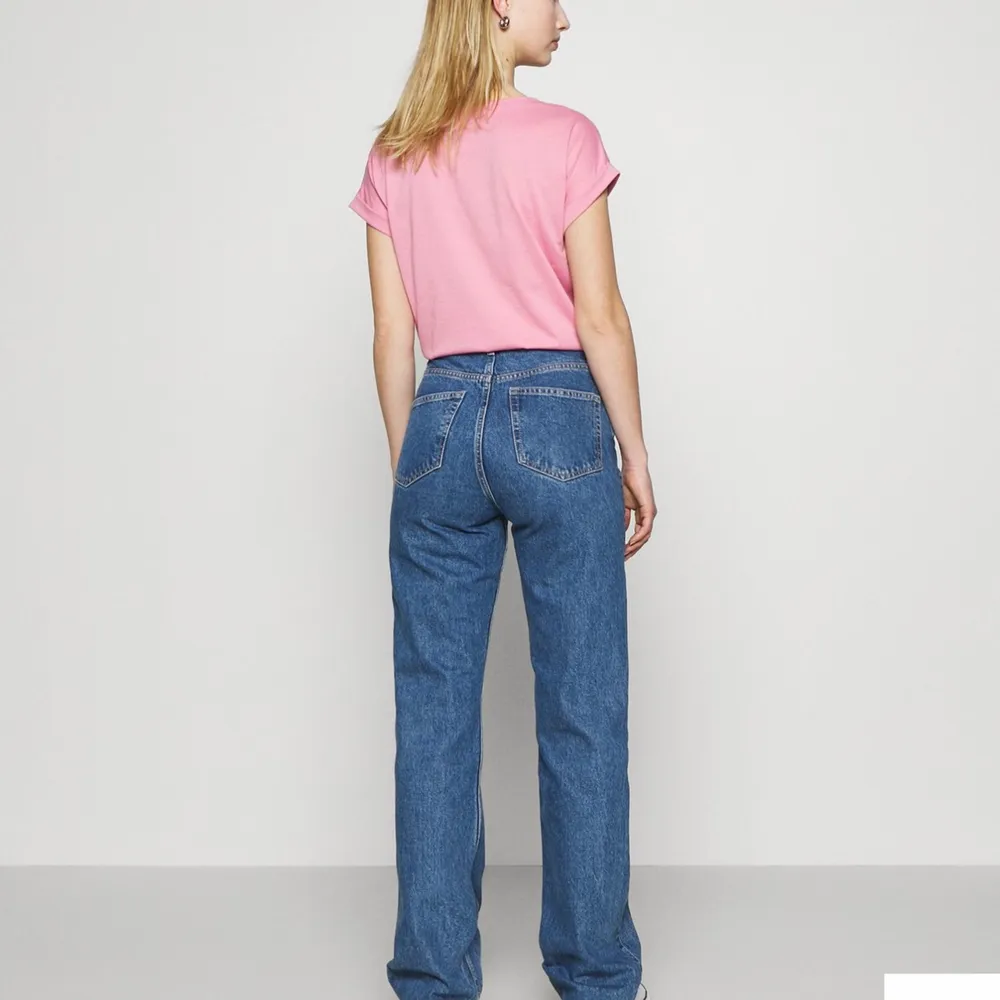 Säljer ett par skit snygga jeans då dom är för stora för mig. Jeansen är endast testade . Jeans & Byxor.