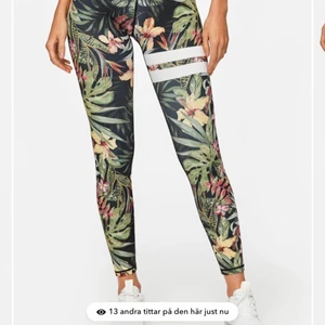 Stronges tränings byxor! XS-S - Har använts några gånger men dom är som nya. Inga hål, slitningar eller annat! 