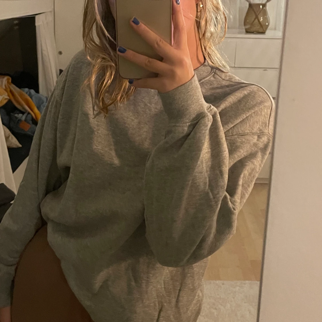 Grå sweatshirt