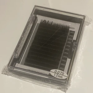 Fransar 0,07 D, 12mm - 80kr för en förpackning eller 650kr för 10-pack! Helt oanvända och i orginalförpackning. Hör av er vid frågor🥰