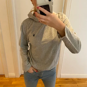 Ralph lauren tröja - Ralph lauren tröja med luva, tror de va strl 170 men är som en xs /s