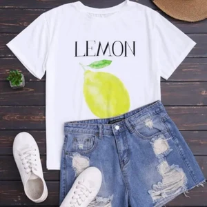 ZAFUL T-shirt  - T-shirt i vanligt, kvalitets material med tryck som ser lite slitet ut, typ vintage. Inte använd.