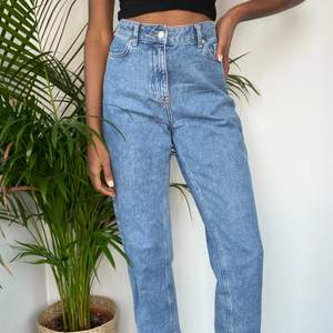 One of my favorite pairs of jeans. Unfortunately they don’t fit me that well anymore. I wear I size 34 now so they look oversized. If you are a size 36 or somewhere in between I would say they would look good. 
