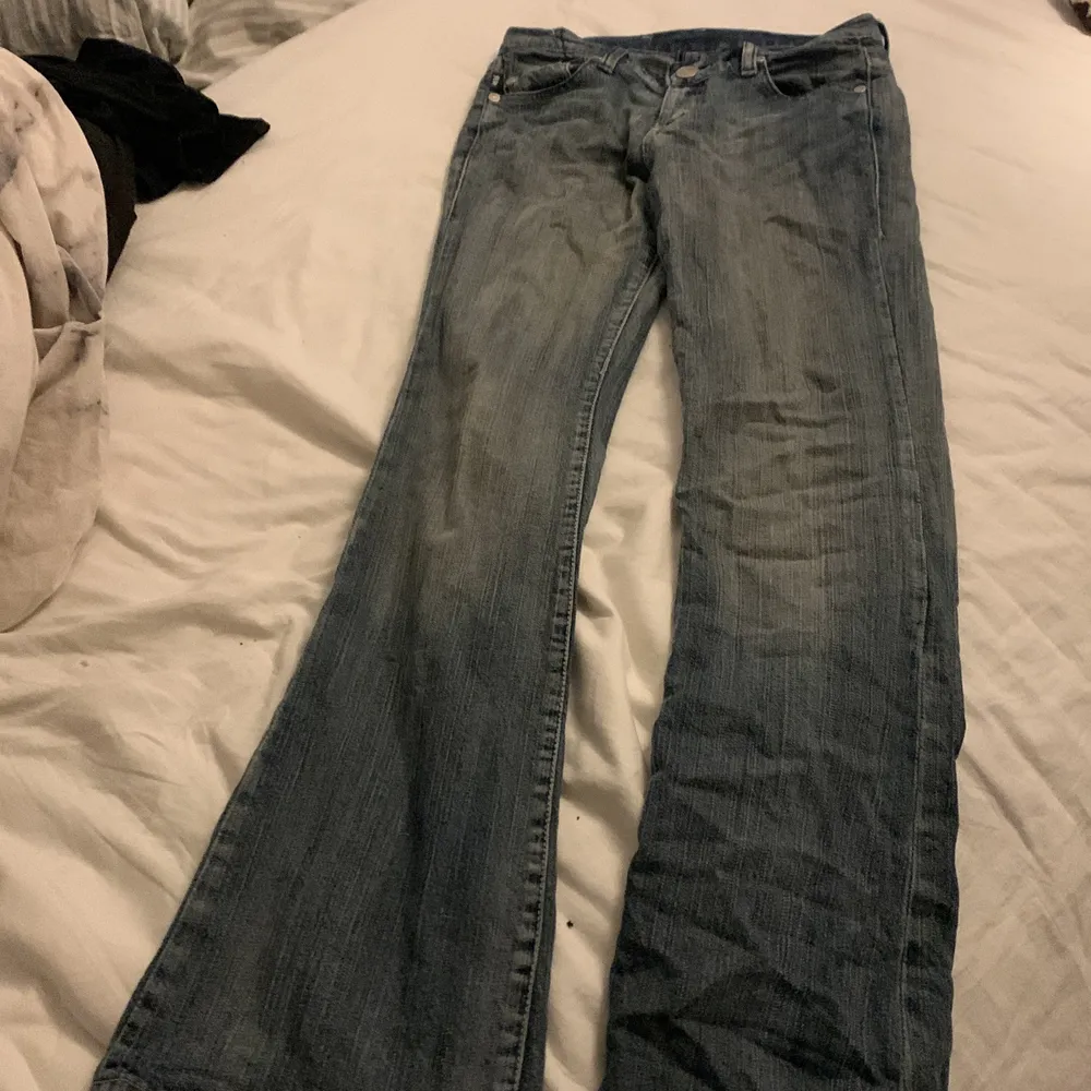 Äkta vctoria Beckham jeans. Dom är i bra skicka. Det är  Boutcut . Jeans & Byxor.