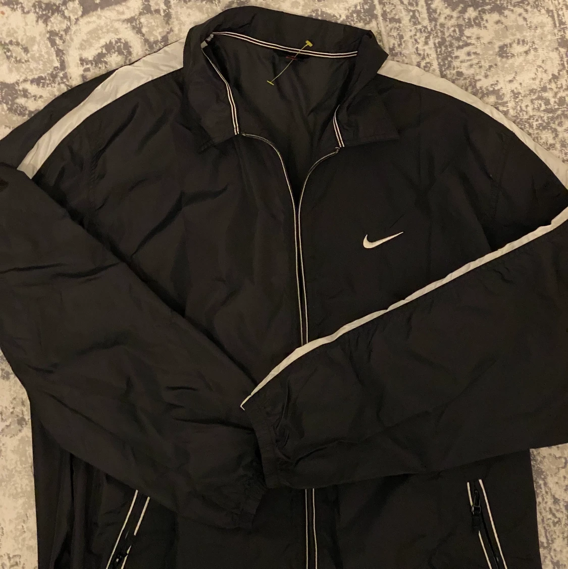 svart nike vindjacka