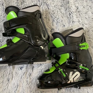 K2 skidpjäxor strl 38 - K2 Skidpjäxor strl 38, nypris ca 1000kr. Endast testade, var för små för mig tyvärr.                                                  💰 Säljs för 500kr + eventuell frakt 🚚 