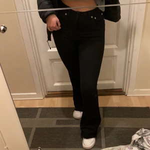 Svarta jeans - Storlek S