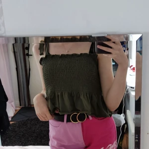 Somrigt Linne som den jag la ut tidigare - Plagget är precis som det andra jag la ut tidigare. Man kan få båda för 15kr. 