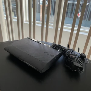 Playstation 3!  - Ett PS3 i gott skick, har inte använts så mycket. Den vill ha någon som kan ta hand om den. :)