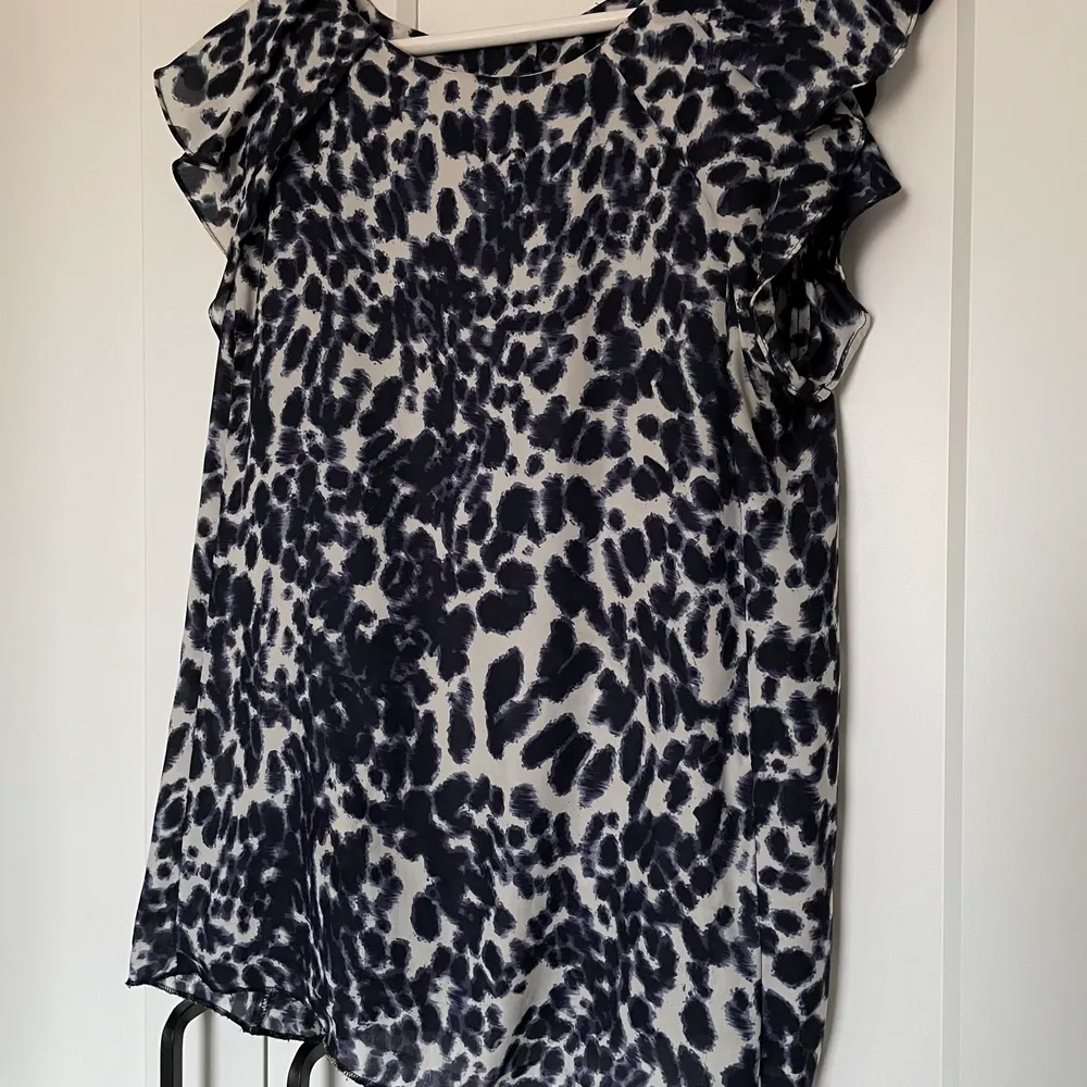 Leopardmönstrad blus från Zara. Strl S.. Blusar.