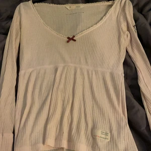 Odd molly - Intresse koll på odd molly tröjor, har svart,mörkblå,ljusrosa, mörkrosa och massa andra färger alla är i storlek 0 vilket motsvarar Xs💓