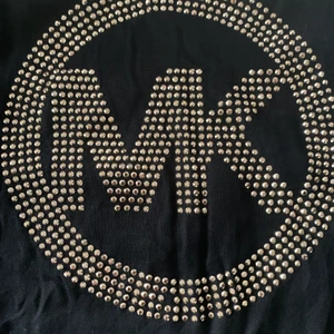 Michael Kors scarf  - Michael Kors scarf, en sten saknas i övrigt fint skick.