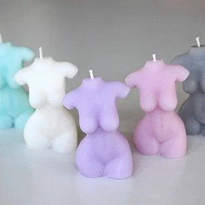 Handgjorda doftljus till hösten!! - Jag gör dessa doftljus i olika former/dofter/färger!! Färgerna på de olika ljusen ser ni på bilderna & dofterna är nytvättat/jasmin. Kontakta för fler bilder❗️                                     Första bilden: 50kr/styck💕                                              Andra & tredje bilden: 70kr/styck❄️                            Paketpris kan ordnas⭐️ frakt tillkommer!! 