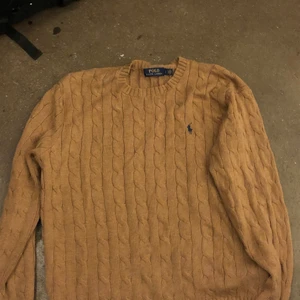 Märkeskläder i strl L  - Alltihopa är i storleken L. Finns i Stockholm