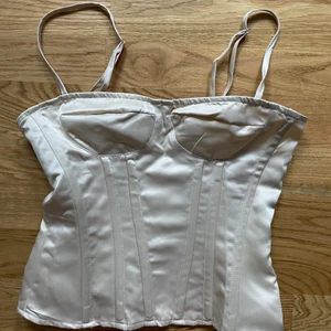 Korsett - En oanvänd korsett i storlek 32