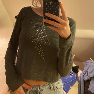 blixt tröja 🤍 - Skit snygg blixt tröja ❣️ 