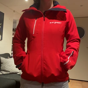 Everest  - Everest jacka 34 (luva ingår)  Everest byxor 146,152