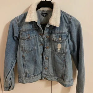 Jeans jacka - Tunn jeansjacka, använd 3 ggr. Storlek 6