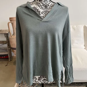 Hm tröja - Jättefin tröja från hm i storlek S. Knappt använd, bra skick! Kan både frakta och mötas upp, köpare står isf för frakt!📦