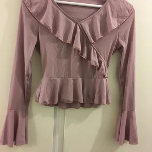 Topp - Lila topp aldrig använd, storlek S