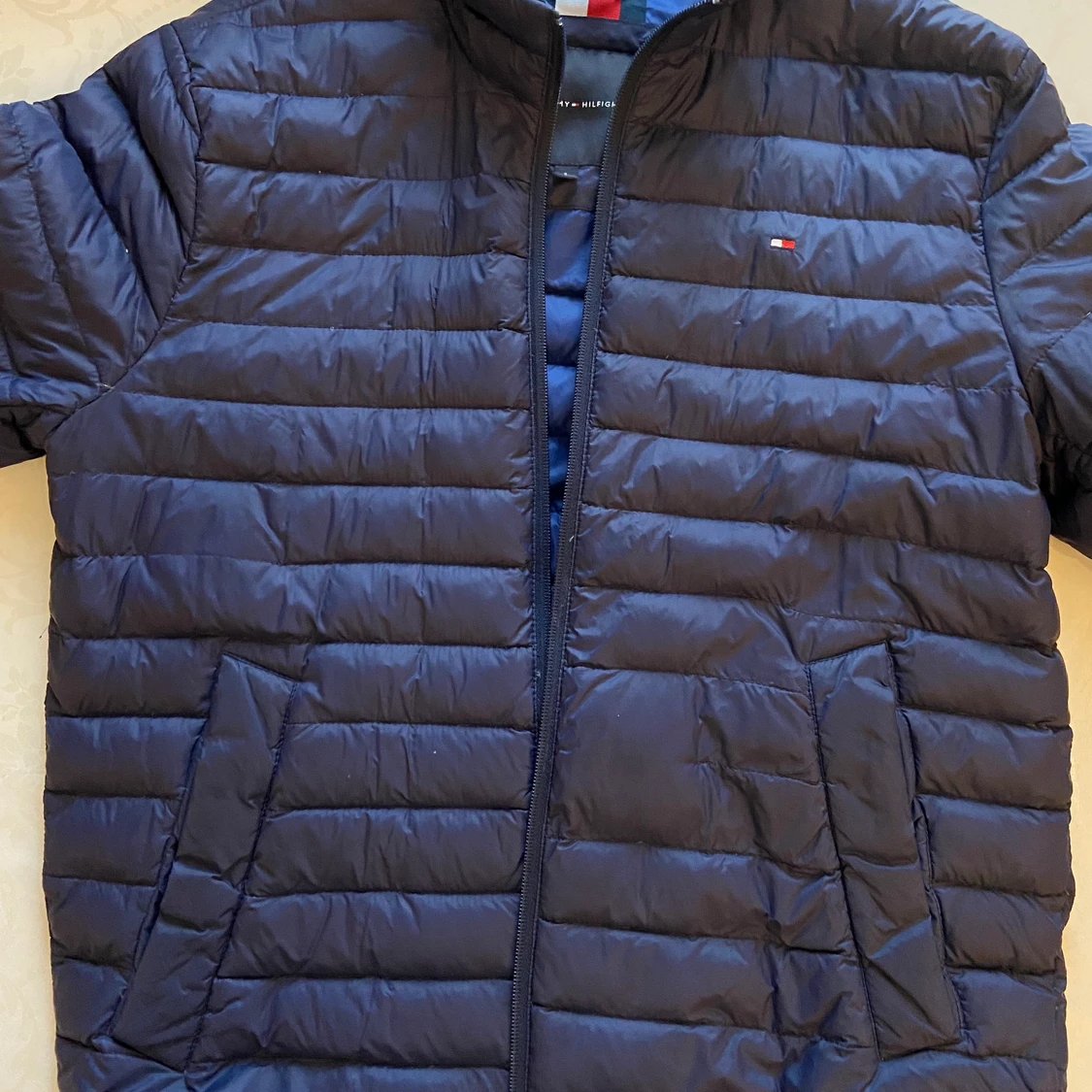 Tunn Tommy Hilfiger mörkblå jacka  - 91