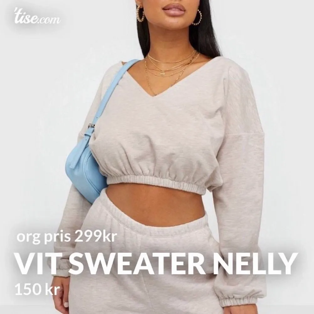 Storlek Small, Säljer denna trendiga nelly Sweater som aldrig är använd då ja beställde fel storlek, det är den på bilden fast i VITT, kan skicka fler bilder vid kontakt. Toppar.