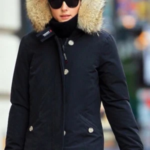 Woolrich arctic parka - Säljer denna i XS, marinblå, med ljus päls