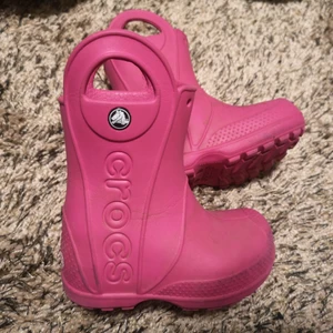 Stövlar - Crocs stövlar till barn i rosa. Storlek 22-23. 132mm.