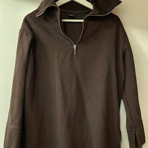 En jättefin brun långärmad sweatshirt 