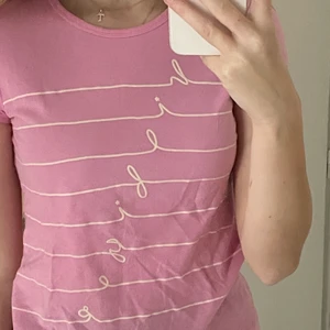 t-shirt från tommy hilfiger  - t-shirt från tommy hilfiger i strl 12-14yrs 