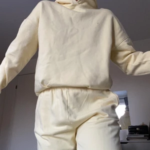 Mjukis set - Superfint mjukis det från Gina💛 Mysigt och varmt men kommer inte till användning. Går att köpa separat också!