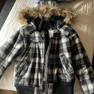 Burberry jacka - Väldigt skön och varm jacka