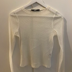 Genomskinlig topp - Superfin vit genomskinlig topp som inte kommer till användning. Storlek S men skulle säga XS/S. Köparen står för frakt. 