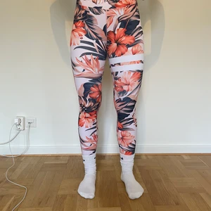 Stronger tights - Använda fåtal gånger, inte slitna alls och finns ej kvar på strongers sida! Köperan betalar frakt.