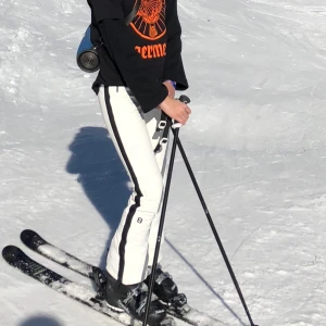 Skidbyxor  - Skidbyxor. Använd en vecka. Storlek xs. Sitter perfekt. Från märket 8848 altitude. Nypris 2000kr