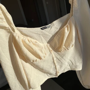 Top  - Helt ny topp i storlek M. 