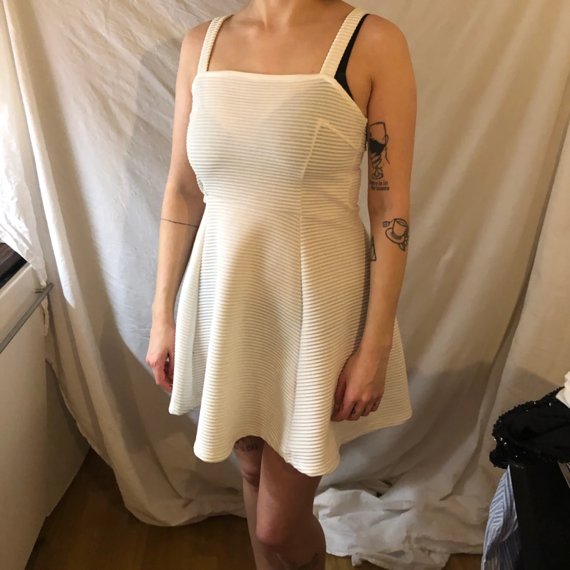 Vit ribbad klänning 