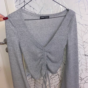 Utsvängd grå tröja - Oanvänd fin grå tröja