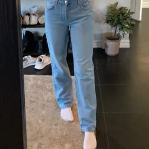 Säljer dessa raka jeans ifrån zara, aldrig använda (Lånad bild)