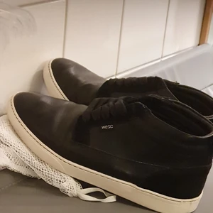 WESC skor  - I bra skick och passar 42.43.5.finns fler bilder .passar till båda kön